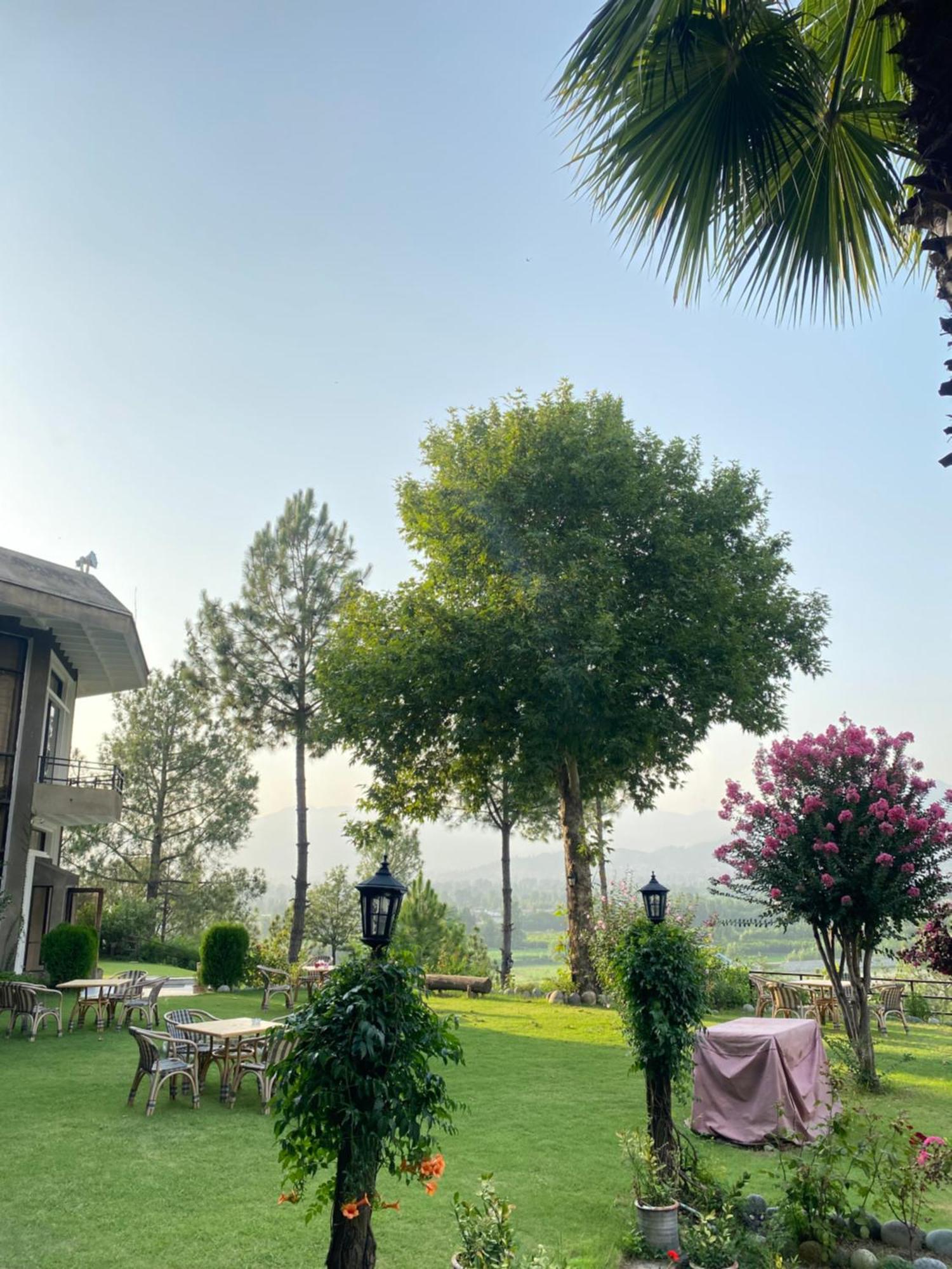 Rock City Resort Saidu Sharif エクステリア 写真